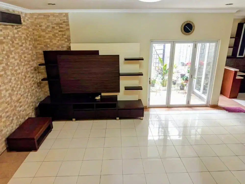 WTS Dijual Cepat. Rumah di Crystal, Gading Serpong. Sudah Turun harga 400 jt. Nego sampe deal