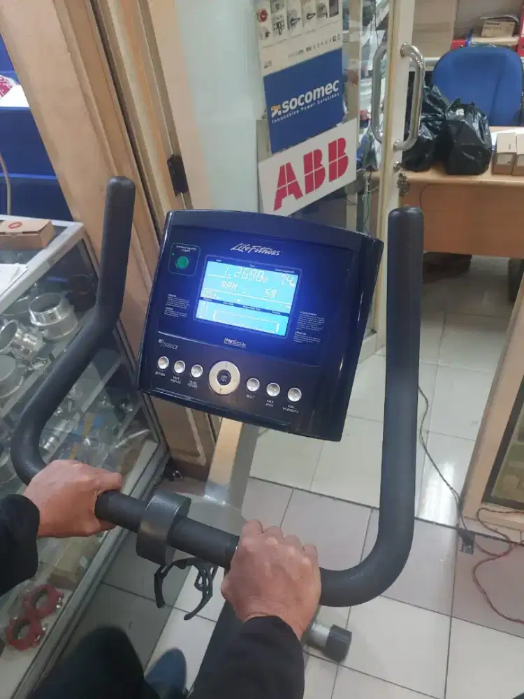 DIJUAL MURAH CEPAT  SEPEDA STATIS FITNESS ELEKTRIK