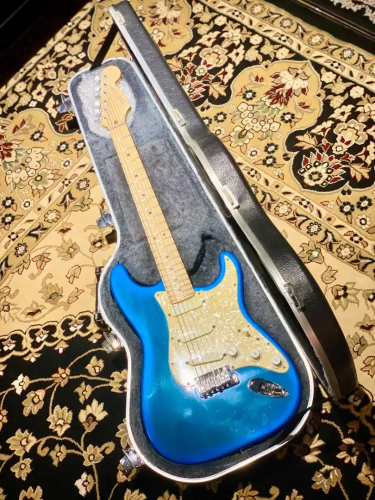 Fender Strat Plus Deluxe Electric Guitar 1994 Blueburst