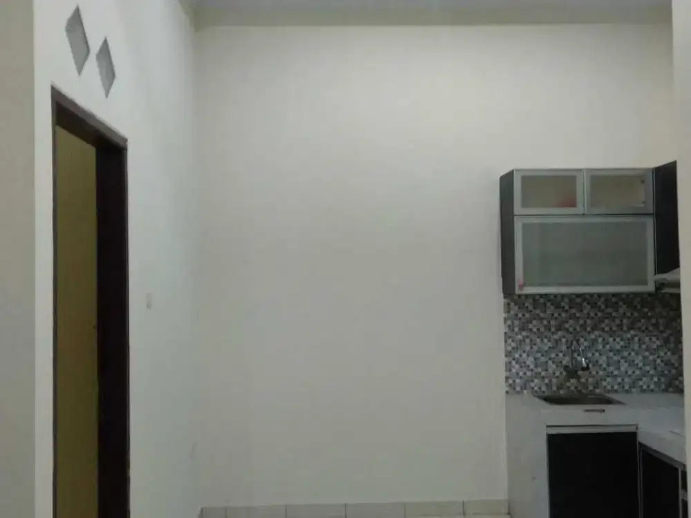 Dijual Rumah Ada Island Kitchen di Jl. Poris Indah