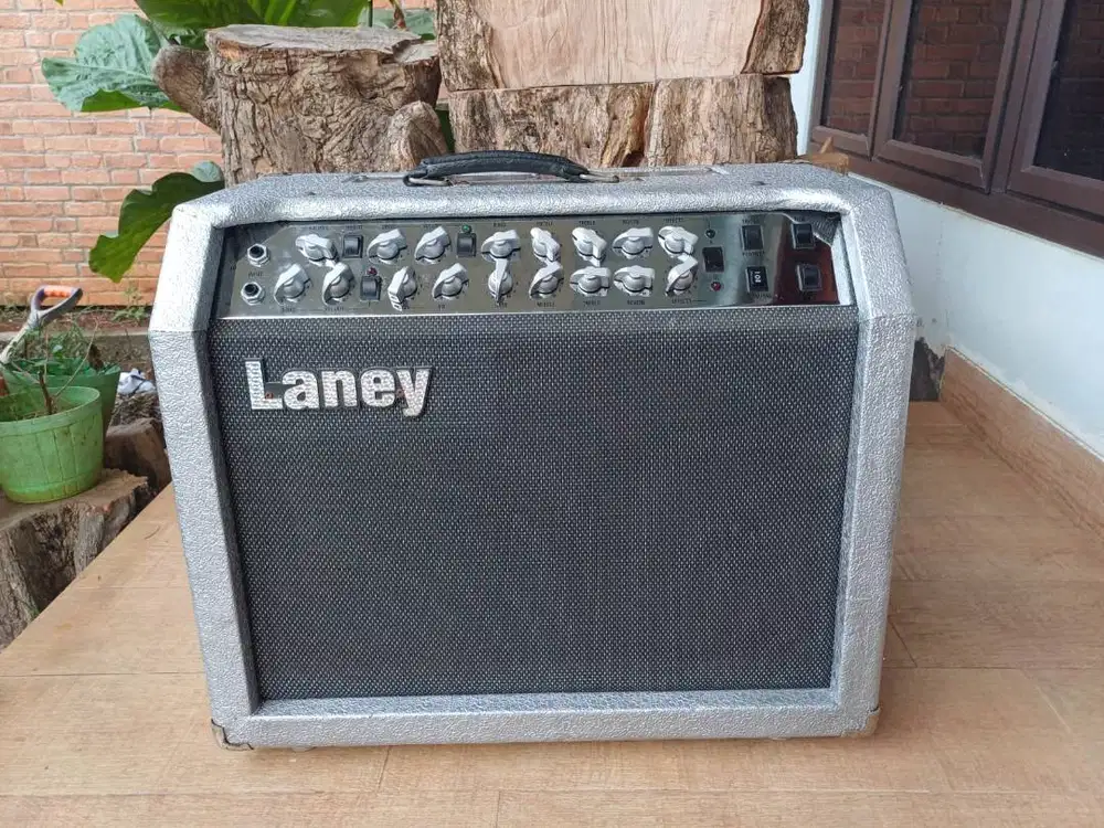 amplifier gitar Laney Chrome O Zone Silver 2 X 10 Class A made in uk