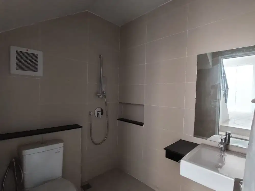 Rumah Sedayu City cluster Eropa Siap Huni Row Jalan 3 mobil lega