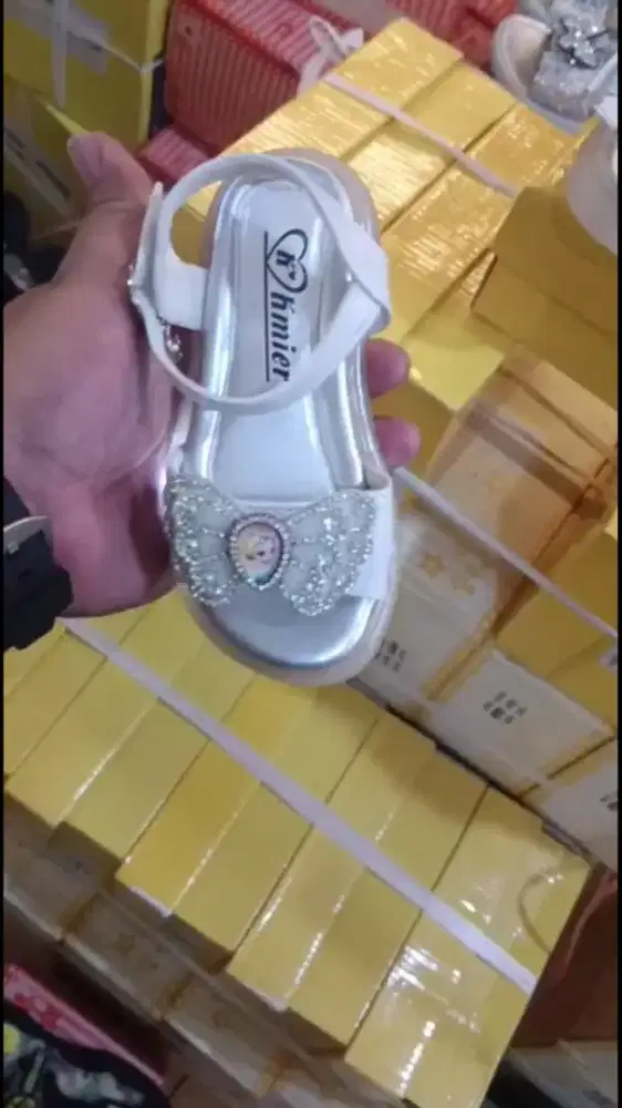 Sandal di jual borong ya...