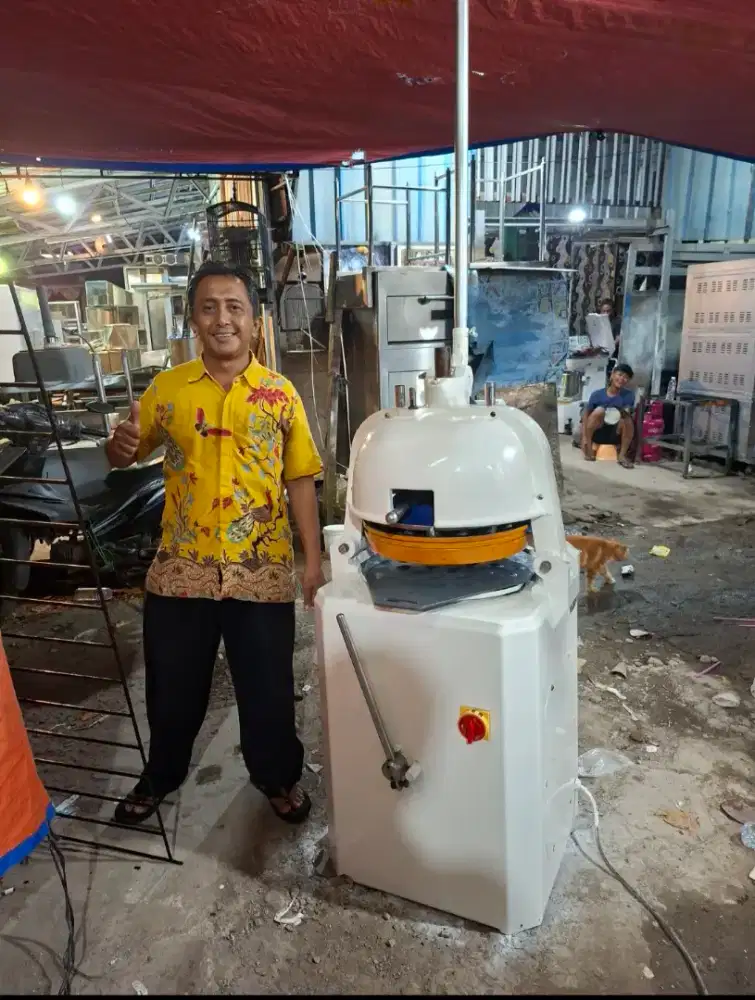 Mesin pembagi adonan bulat semi divider rounder merk Chung hou Taiwan