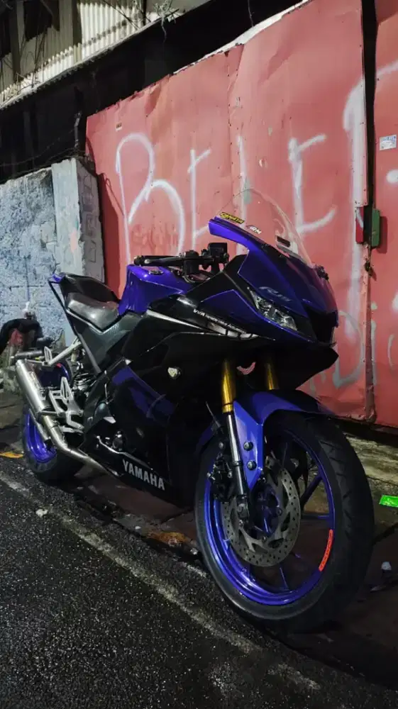 Di jual cepat motor Yamaha R15 V3 tahun 2019 (NEGO SANTAI)