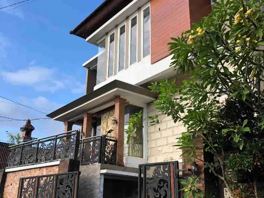 Rumah 3 Lantai Kokoh Desain Modern di Muding Kerobokan Bali