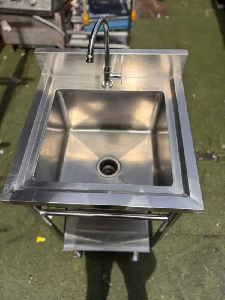 Sink 1 lubang 
Include kran dan grease trap 60x60x85
Lubangnya40x40x30