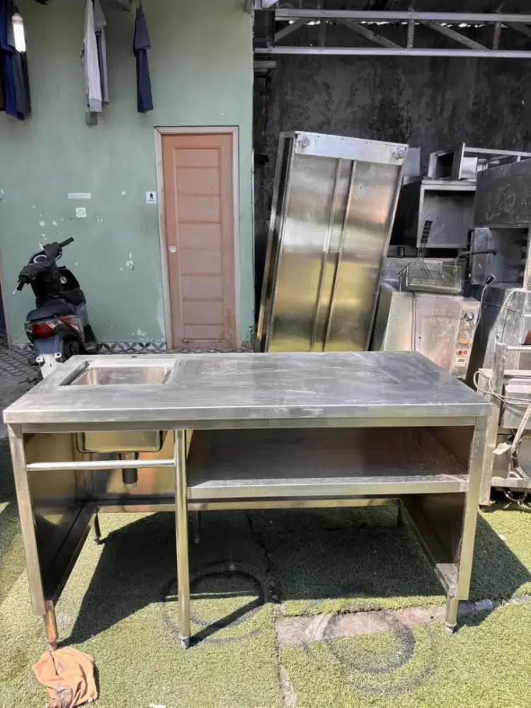 Sink 1 lubang sayap
Ukuran 145x70x85
Lubangnya 35x35x25

Harga 3jt