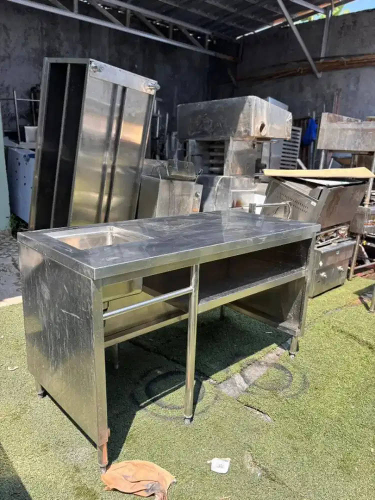 Sink 1 lubang sayap
Ukuran 145x70x85
Lubangnya 35x35x25

Harga 3jt