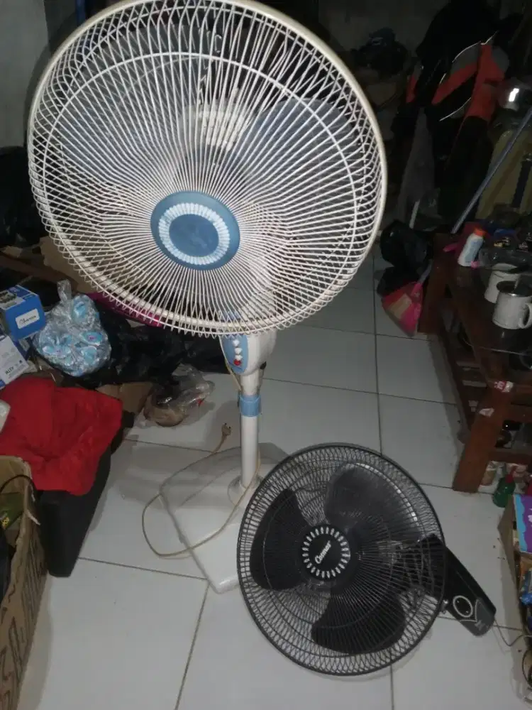 Kipas angin diri miyako dan kipas dinding cosmos 2brg Rp.250rb
