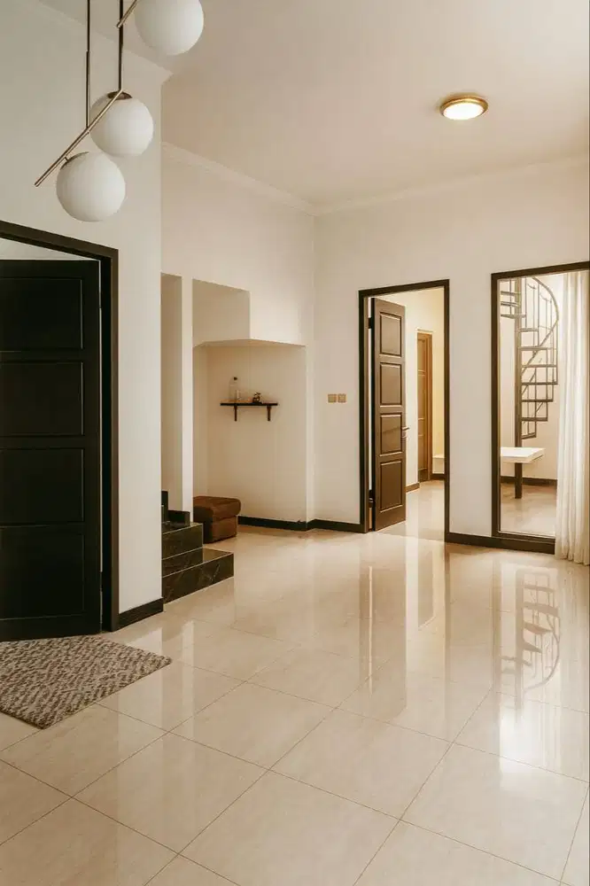 Rumah 2 Lantai Dalam Komplek di Mekarwangi Bandung