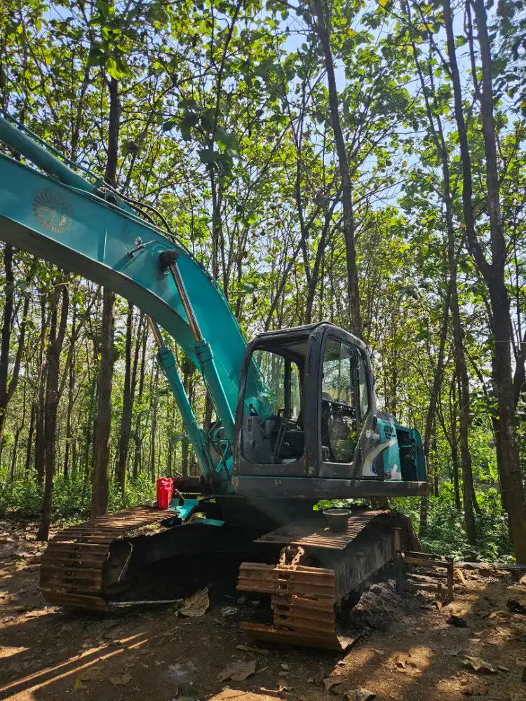 Kobelco SK200-8 (2011)