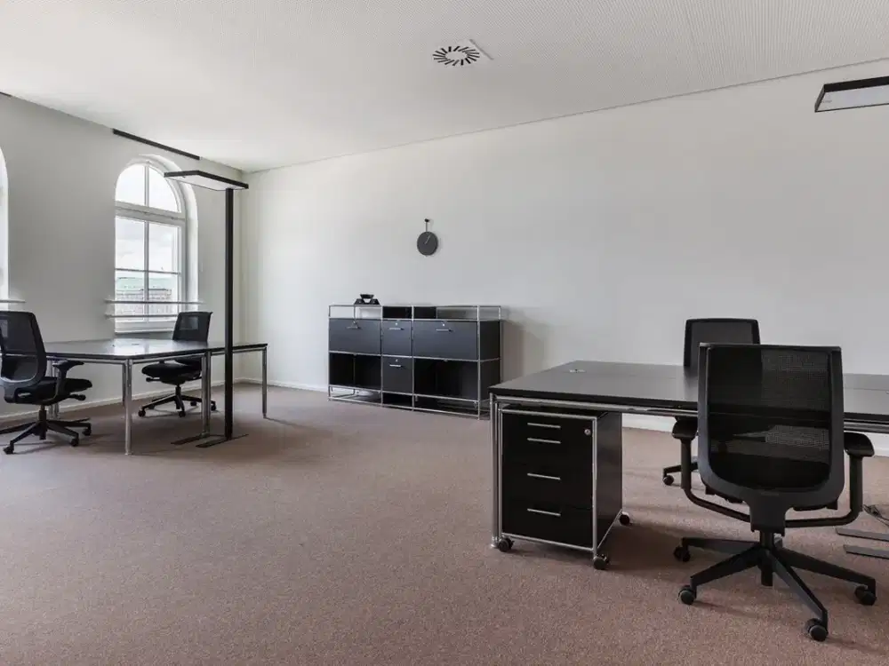 Regus - AIA Central (Kantor Pribadi 5 orang)