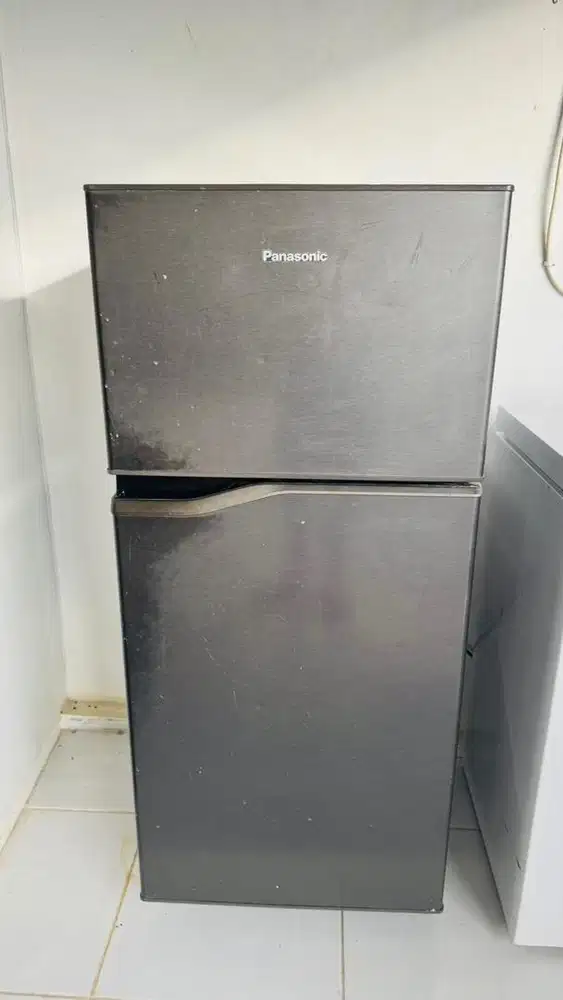 Kulkas Panasonic 2 pintu 153 L