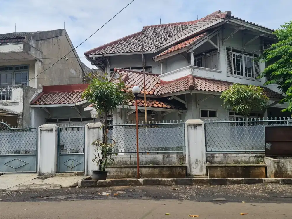 Rumah dalam Lingkungan Asri, Privacy dan Bagus di Galaxy Bekasi