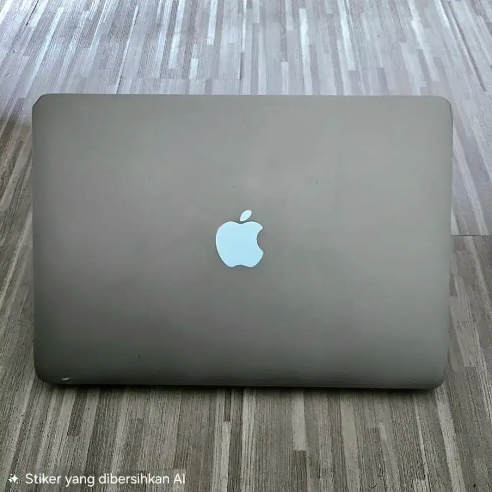 MacBook Air 2017 13 i5 8/256 Silver logo Apple nyala