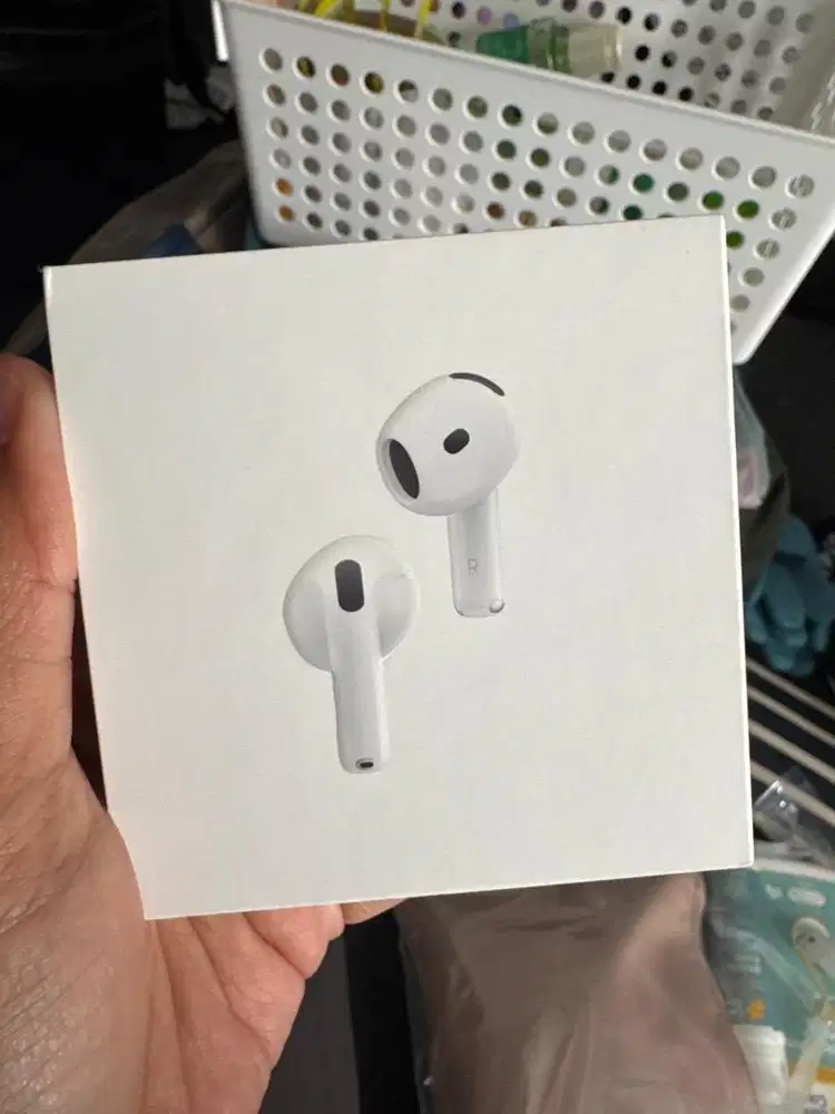 Airpods 4 with Active Noise Cancellation
