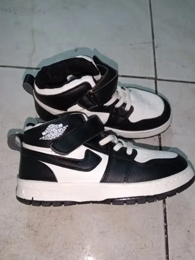 Sepatu snaker anak perempuan/ laki laki