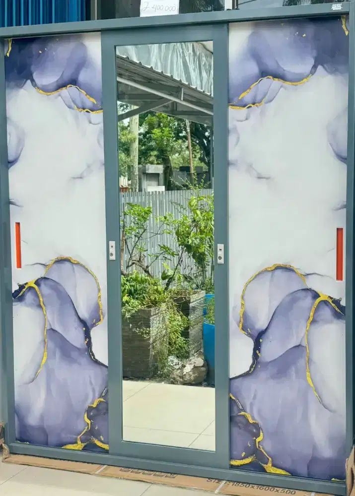 Lemari baju slidding bahan besi / lemari pakaian besi