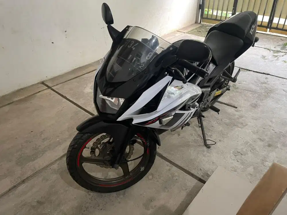 Ninja Rr warna hitam th 2015