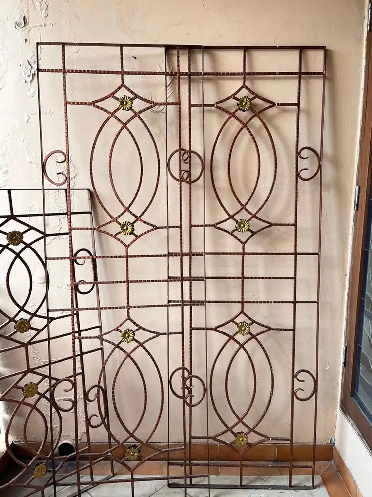 Teralis jendela ada 3 bisa buat pintu