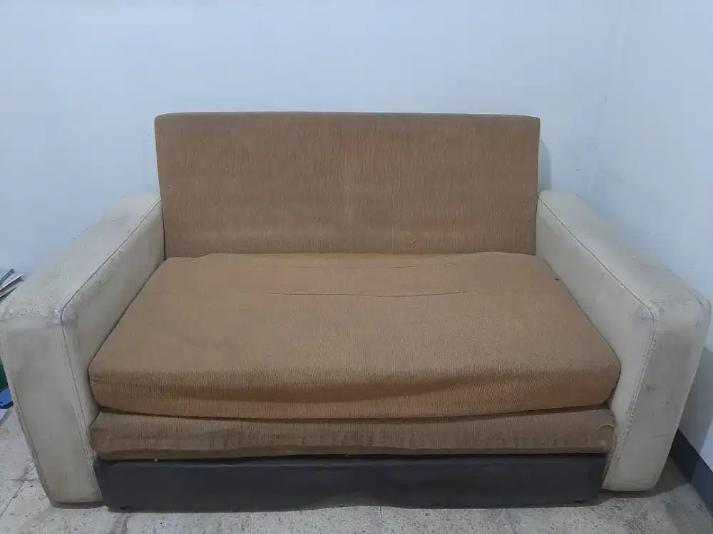 Sofa bisa dijadikan ranjang