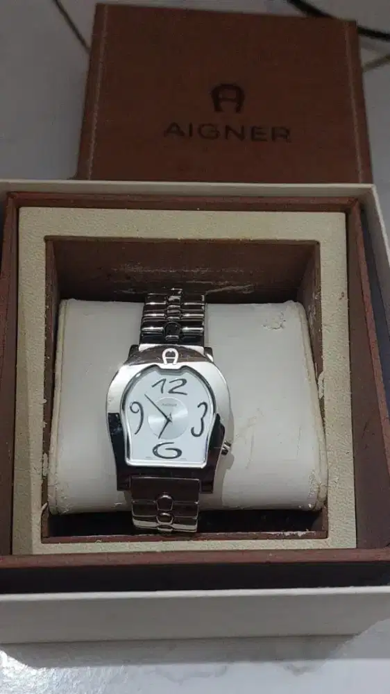 Jam tangan aigner asli