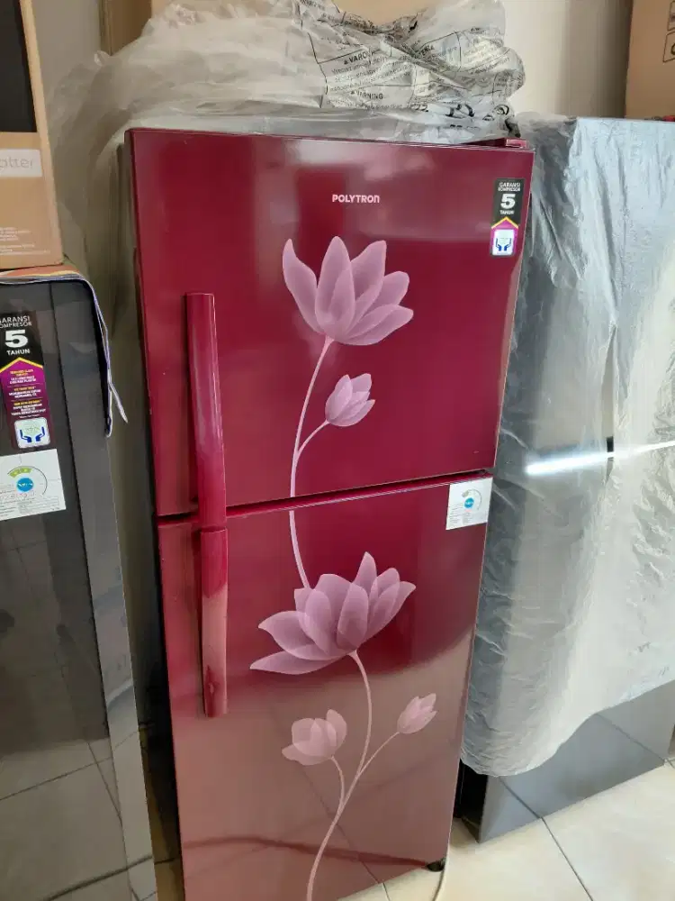Kulkas polytron 2pintu muluss bagus