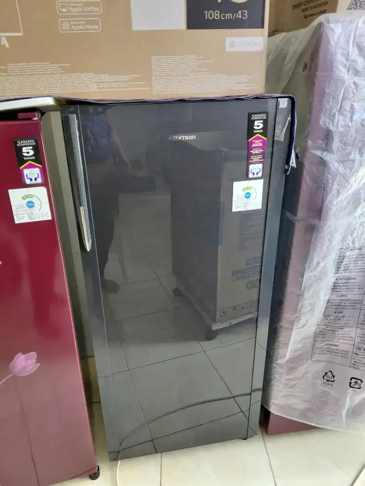 Kulkas polytron 1pintu pintu kaca bgus ori