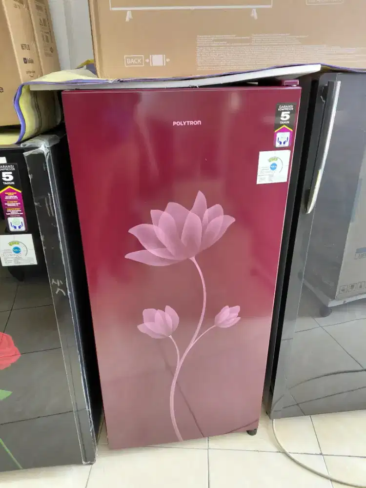 Kulkas polytron 1pintu gress warna merah