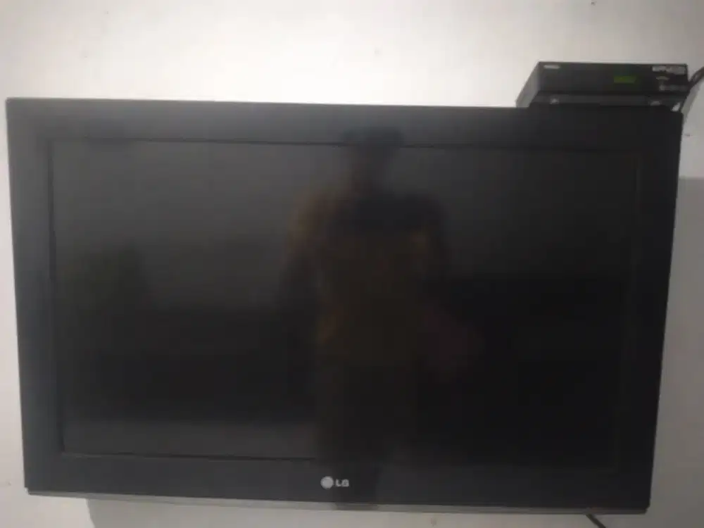 Tv Lg Digital HDMI : 2 32 inch + setbok matrix apple DVB-T2