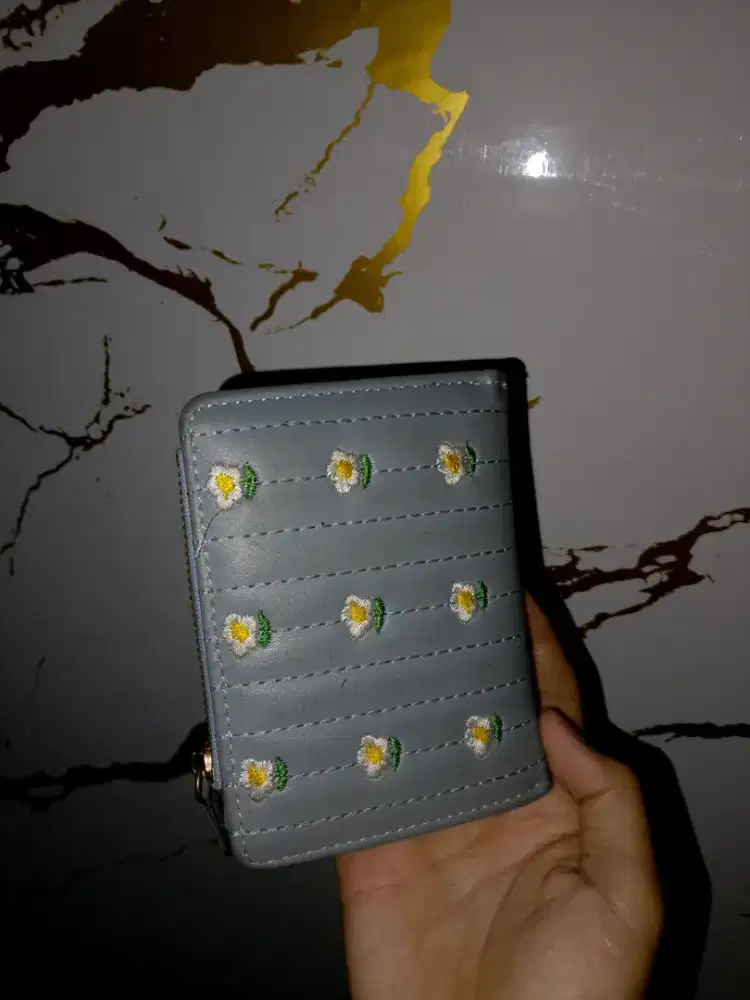 Dompet motif bunga-bunga
