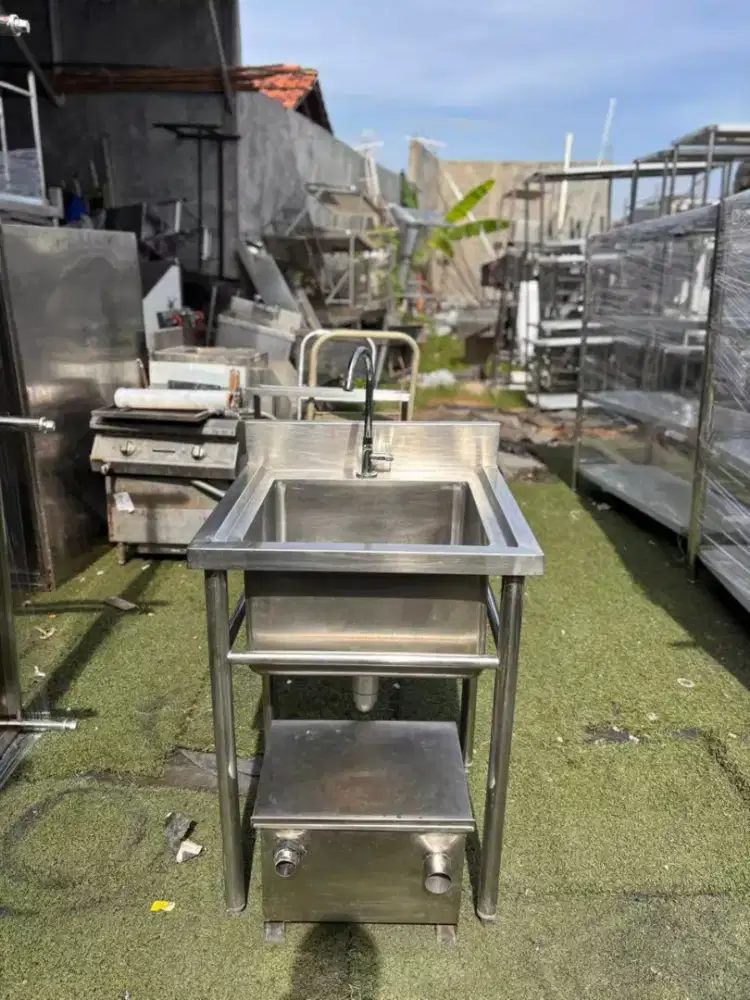 Sink 1 lubang 
Include kran dan grease trap
Ukuran 60x60x85