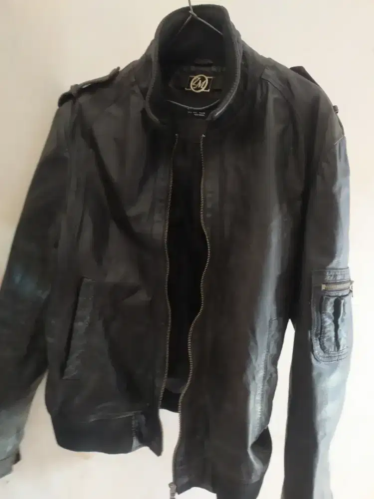 Jaket kulit pria modis