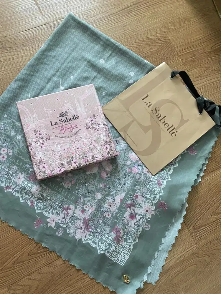 Preloved Kerudung Lasabelle