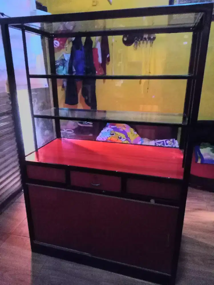 Etalase untuk jual makanan