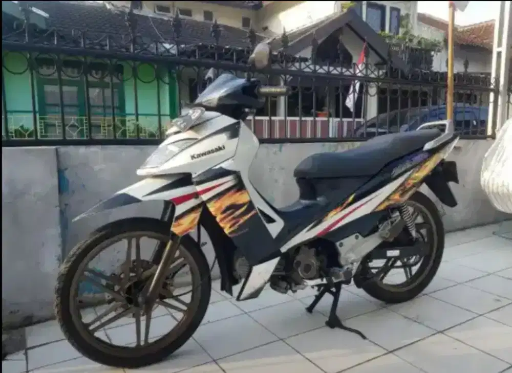 Kawasaki ZX 130 white