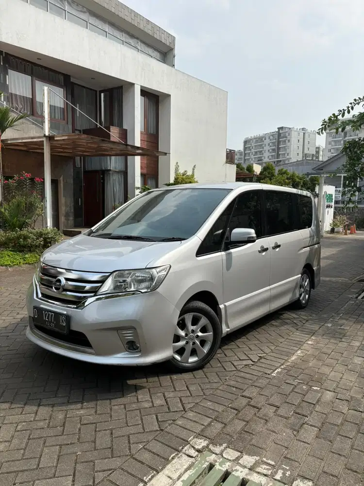 Nissan Serena HWS 2015 AT
