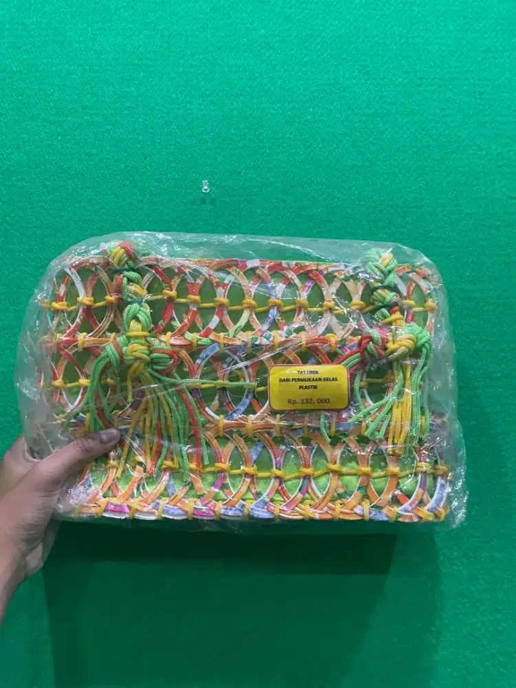 Tas Unik Permukaan Gelas - HSC 2025