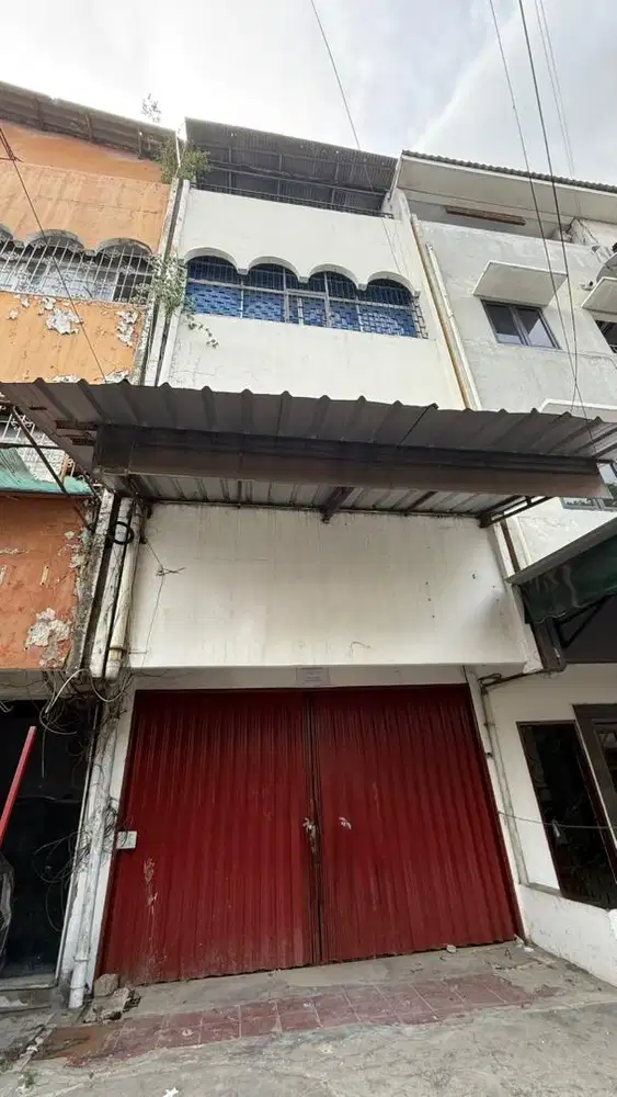 Disewakan Ruko Strategis 3.5 lt. lokasi jln. Raya Mangga Besar
