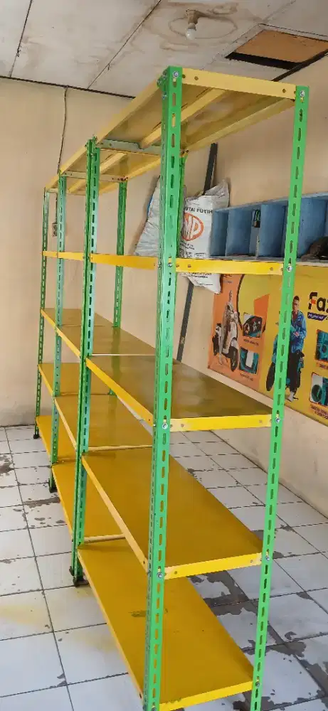 DI JUAL RAK BESI SUSUN 5 EKS SUPERMARKET KONDISI MASIH BAGUS KAYA BARU