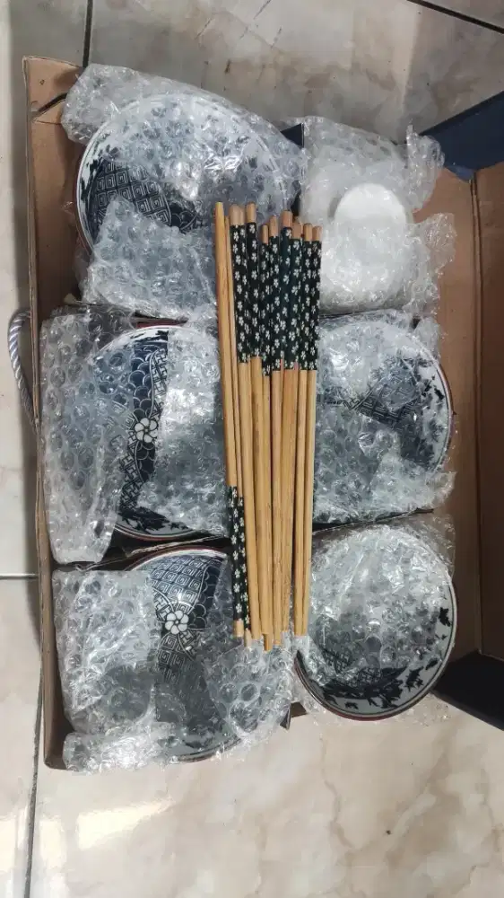 Mangkok makan masih baru