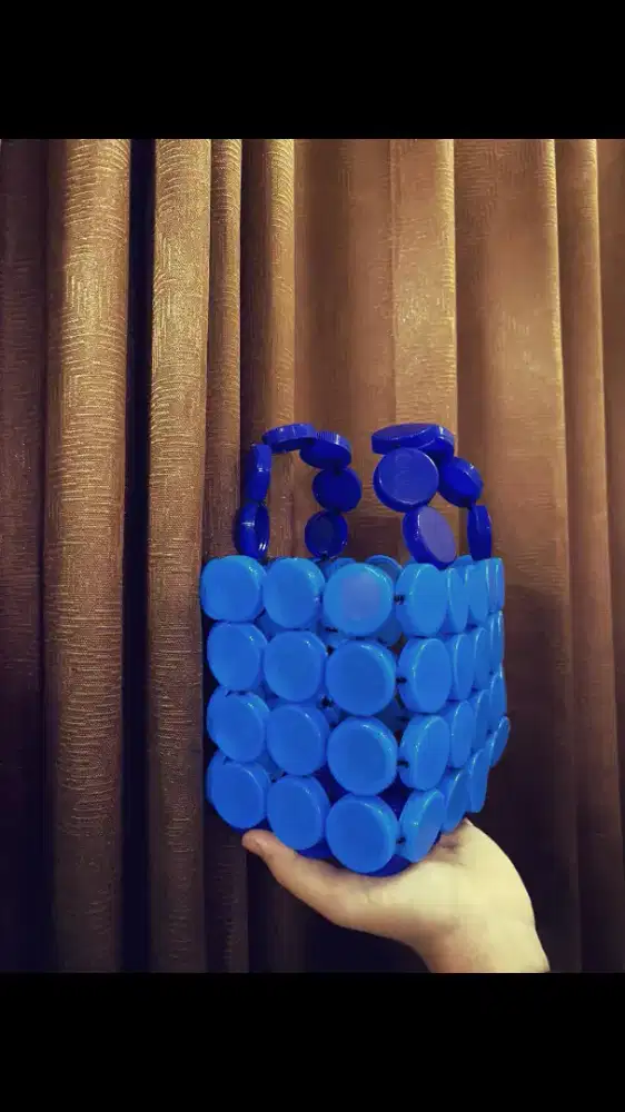 Tas dari botol minum bekas