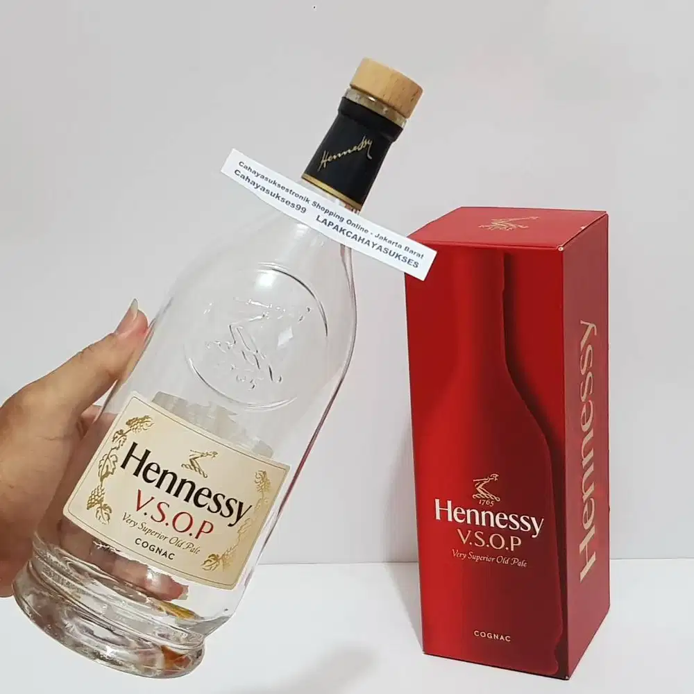 Botol Kosong Henesi 1 Liter Box Merah Koleksi Botol Bekas Hiasan Antik