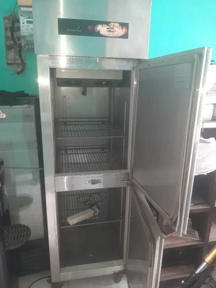 Upright Chiller lemari pendingin kulkas 1-5 c