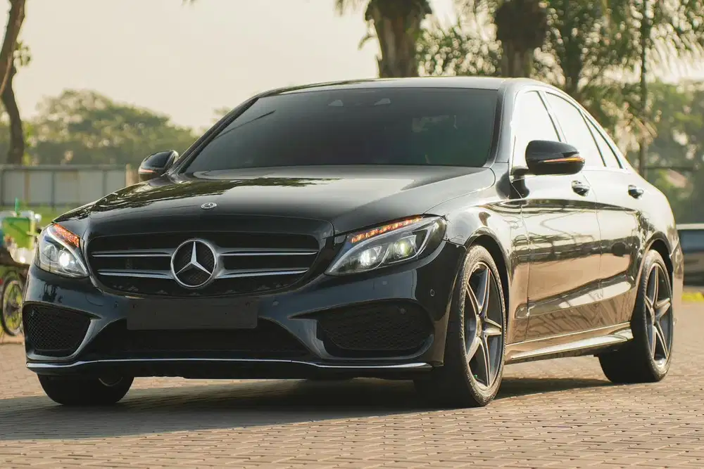 Low Odo 15K! Mercedes Benz C300 AMG Line 2019 Black 320i 520i e300