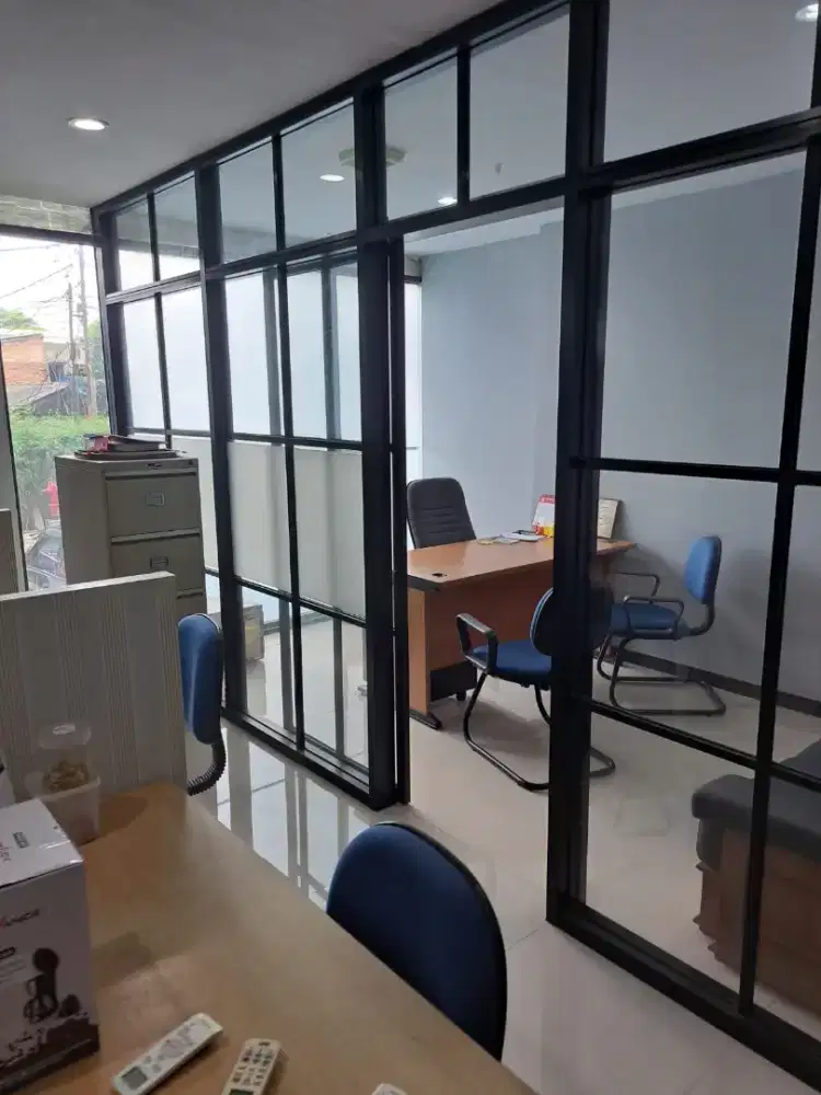 Ruang kantor di lobby apartemen Cervino tebet furnish