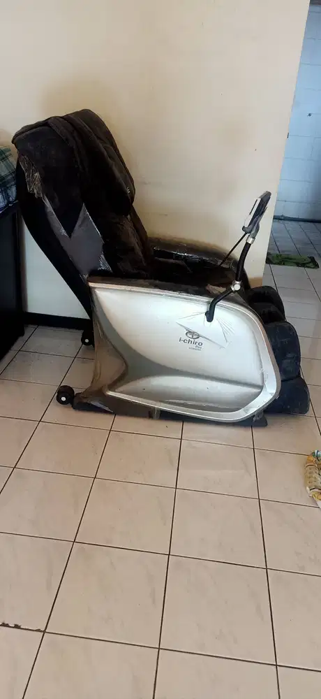 Kursi pijat ichiro advance