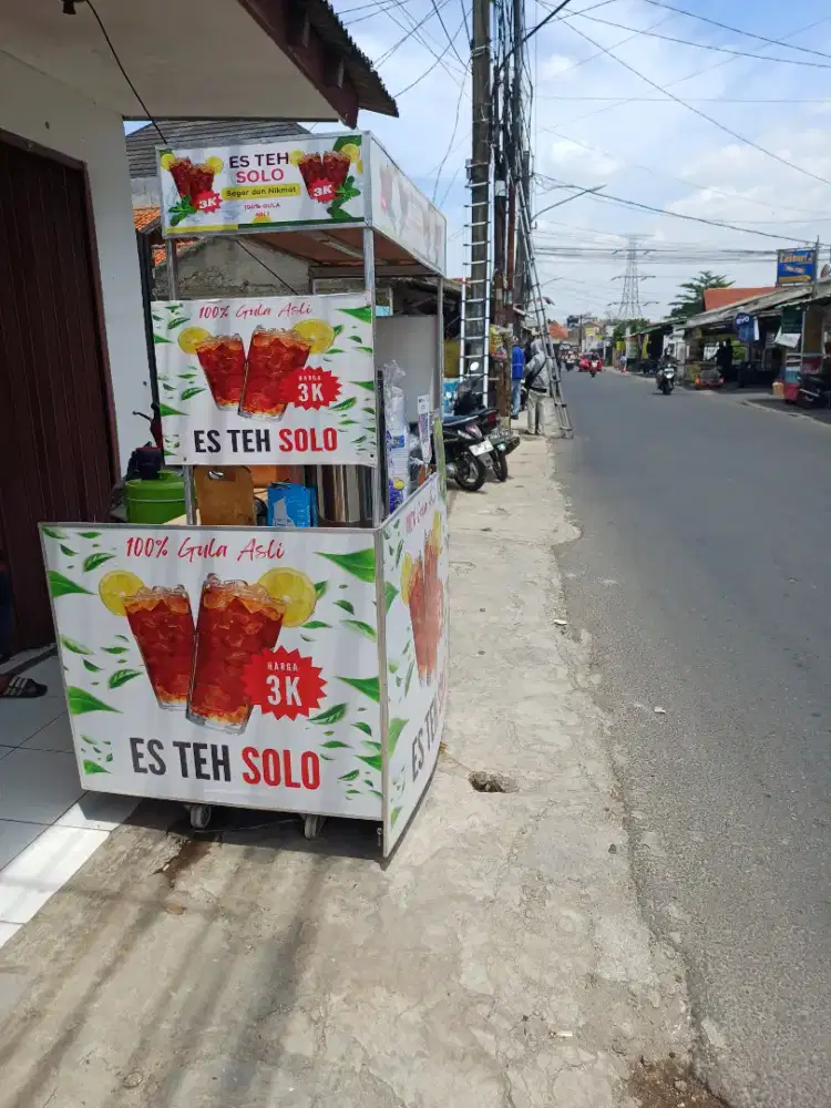 Dibutuhkan pria max 20th untuk jaga es teh solo