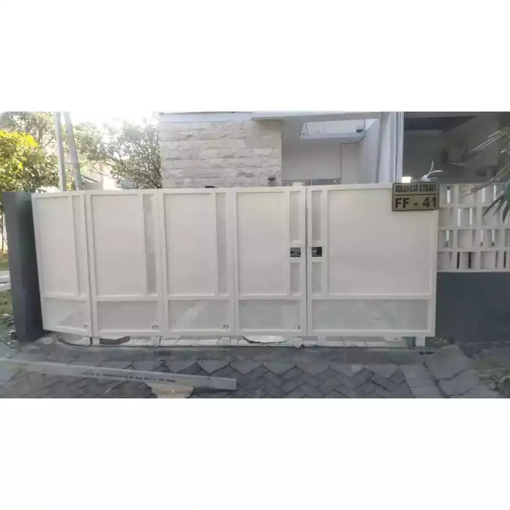 pagar rumah tikung warna putih bahan plat perforated
